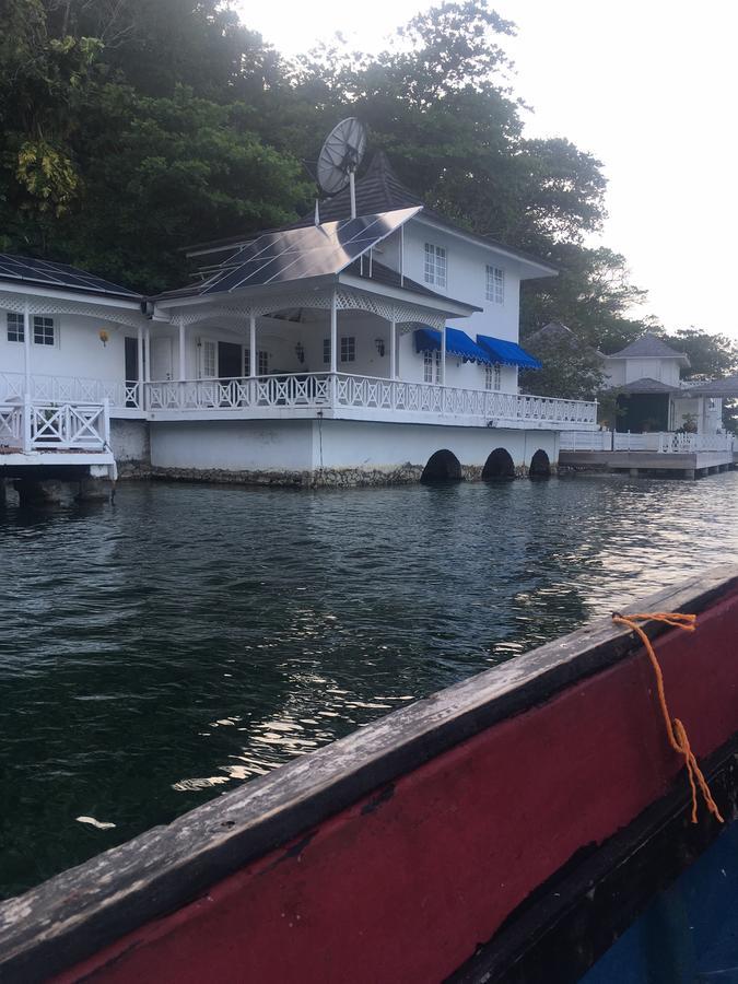 Tha Lagoon Spot 포트안토니오 외부 사진